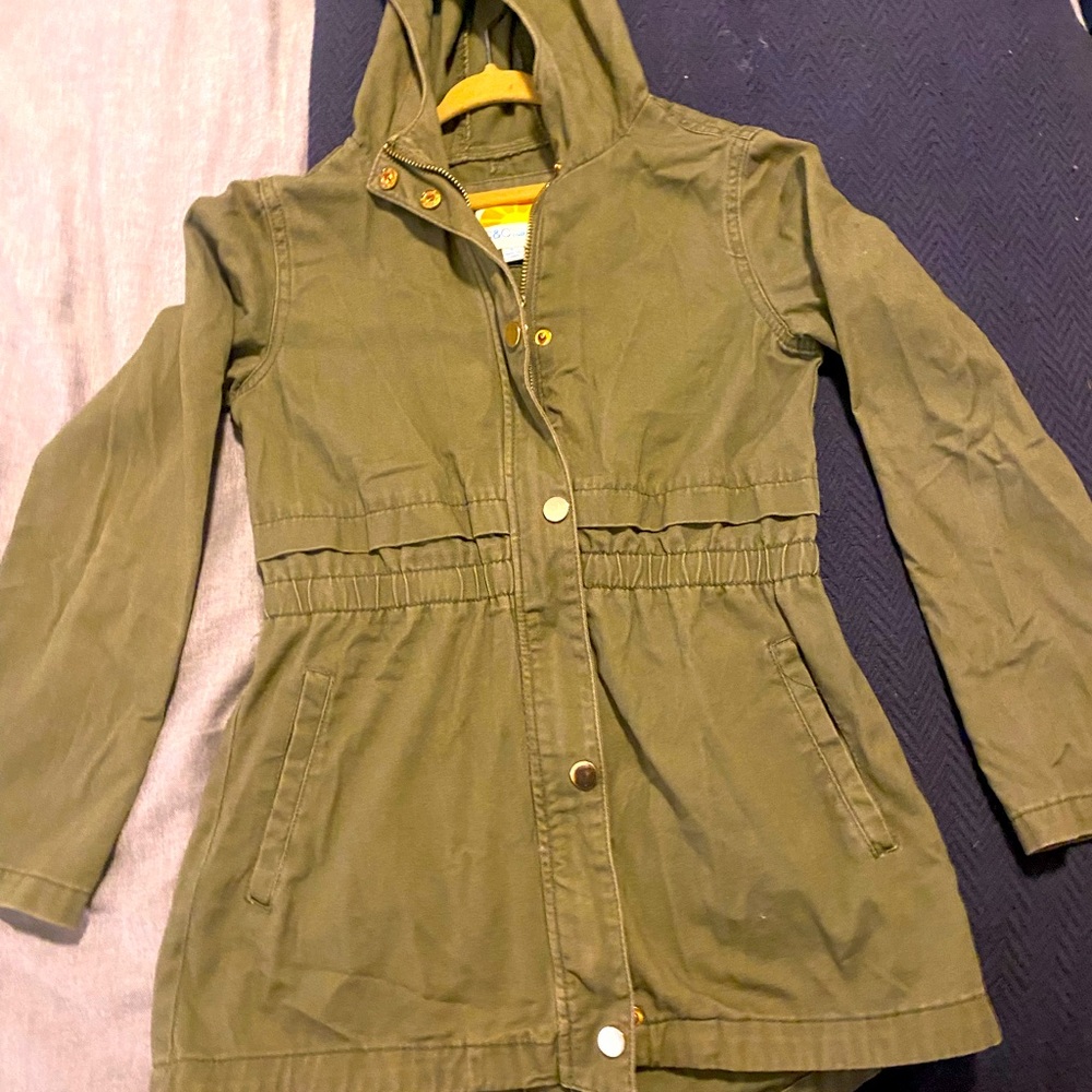 SPRING Trench. Per cond. classy, comfy, versatile. OLIVE. Size 7. Gender Neutral